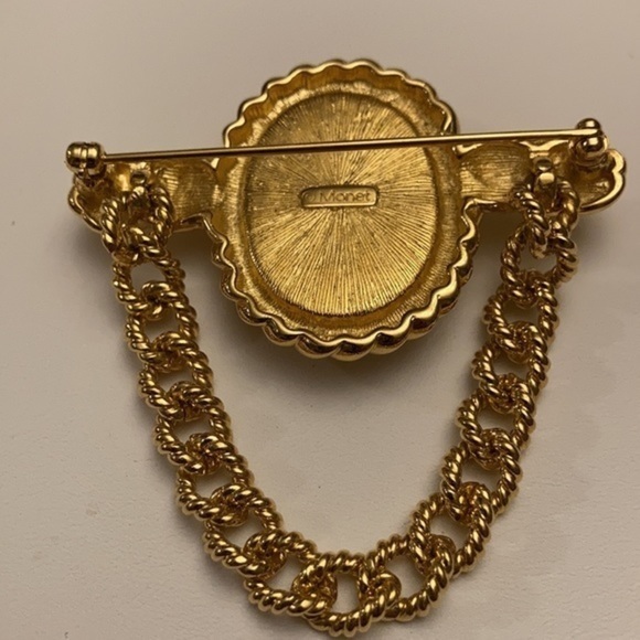 VTG Monet oval white enamel stone framed in gold tone frame/bar w/hanging chain - Picture 7 of 8